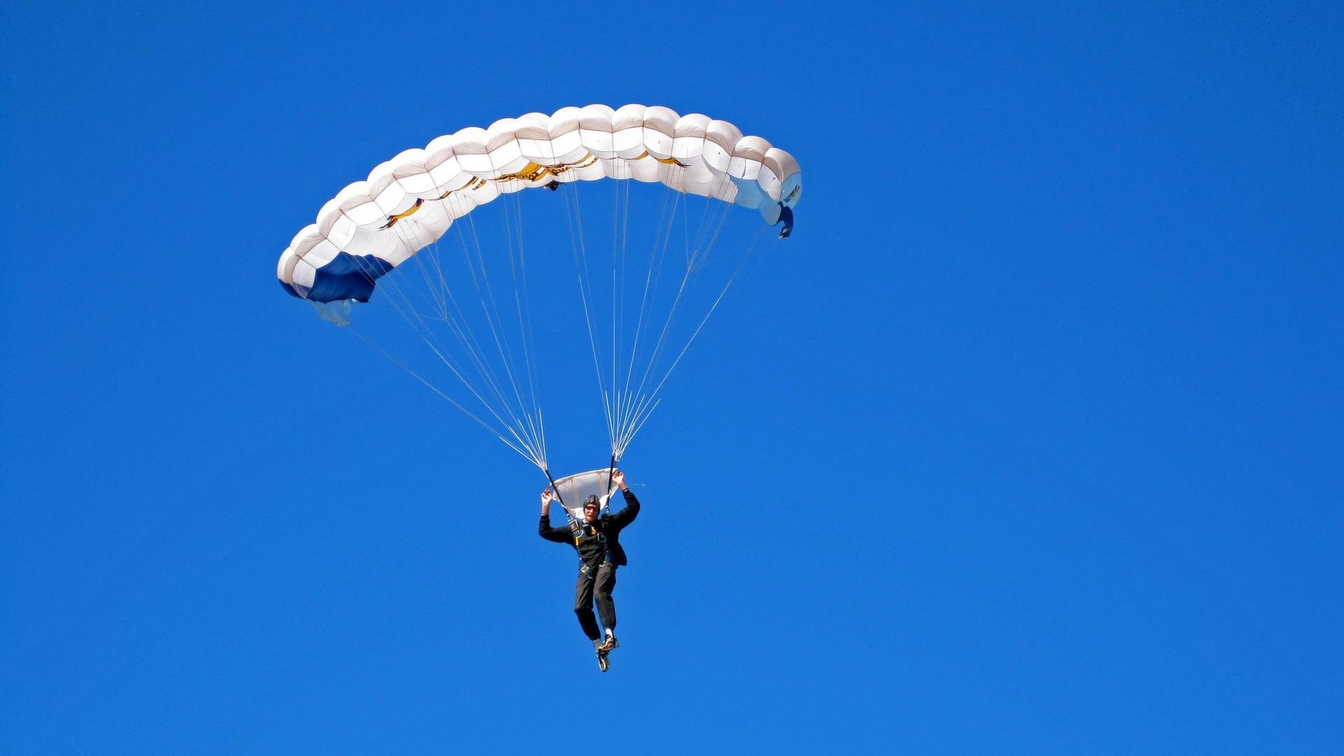 星空体育入口app-戴维·帕特森通过高效传球与全场调度，带领袋鼠队突破困境，皮特戴维森多大